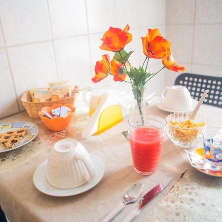B&B Italo House Opera Bagian luar foto