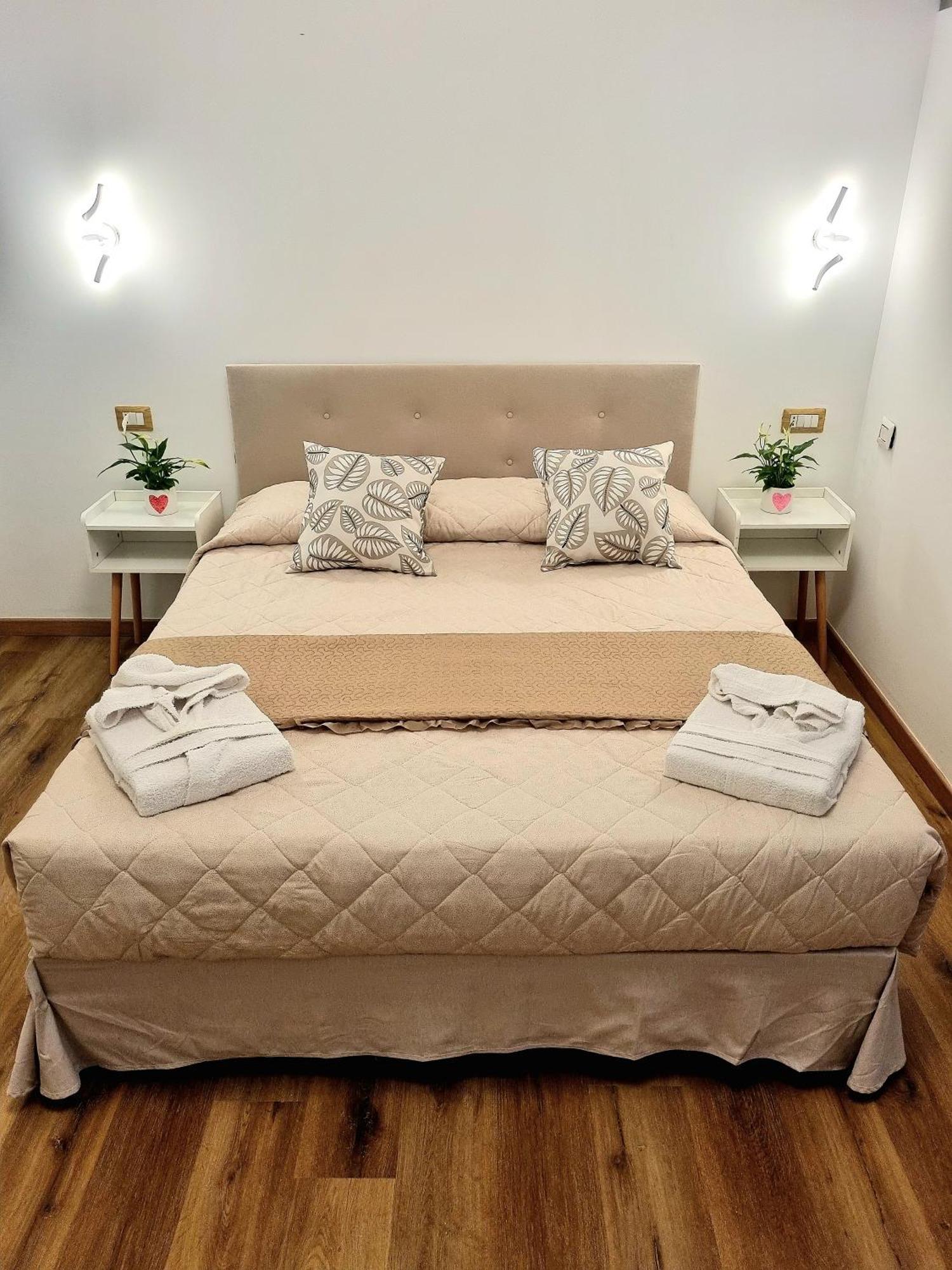 B&B Italo House Opera Bagian luar foto