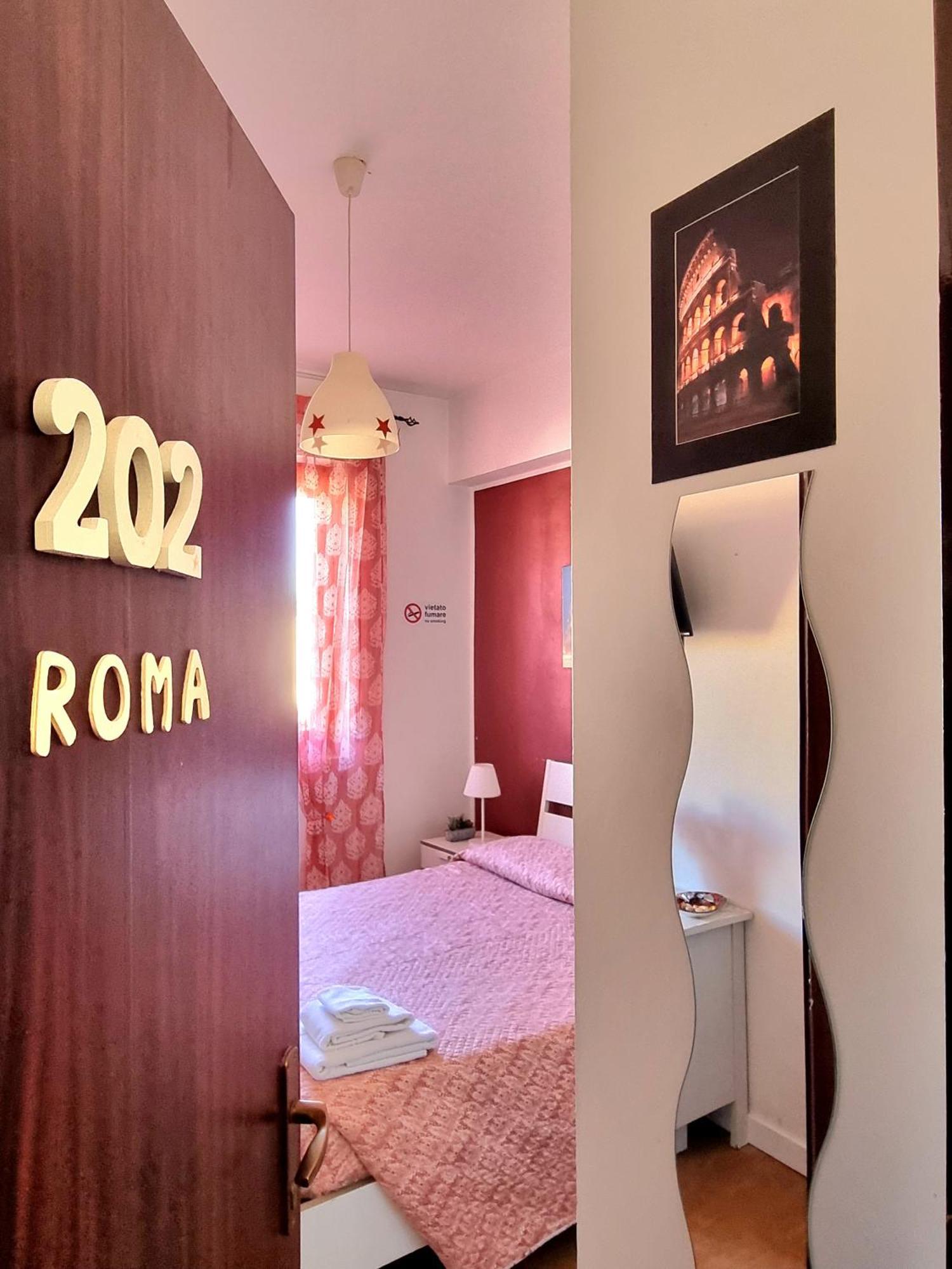 B&B Italo House Opera Bagian luar foto
