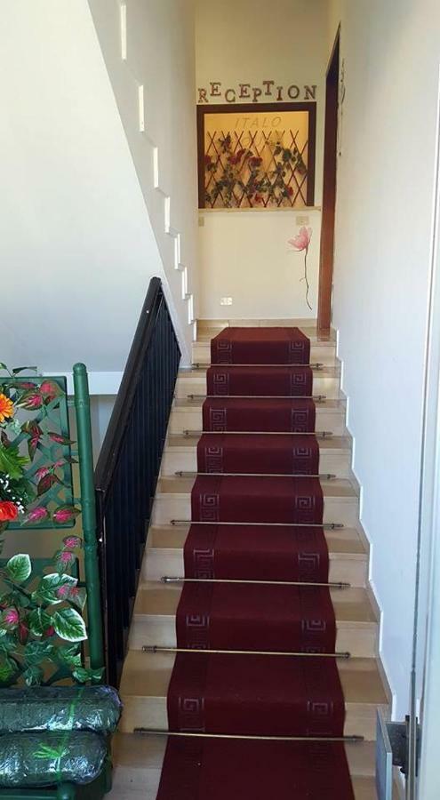 B&B Italo House Opera Bagian luar foto